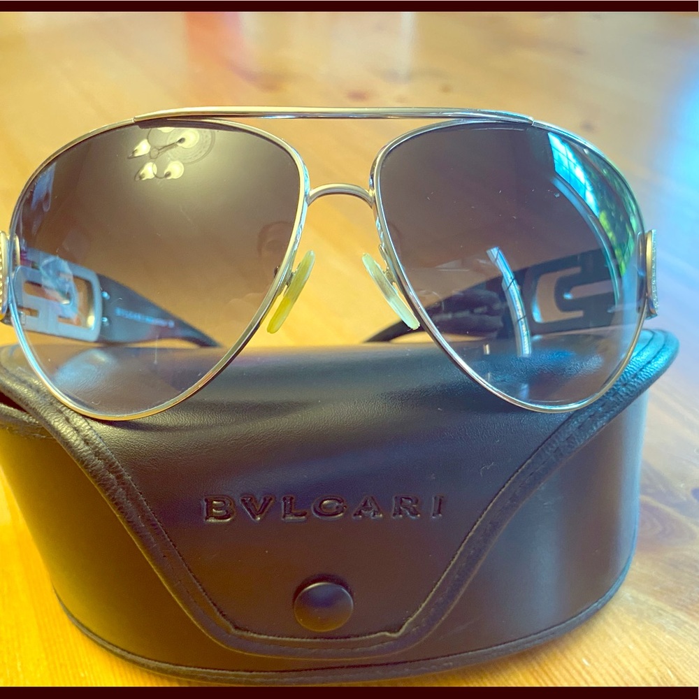 Bvlgari sunglasses like new, includes case